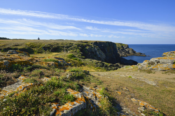Réserve naturelle de l'Ile de Groix au phare de Pen Men.