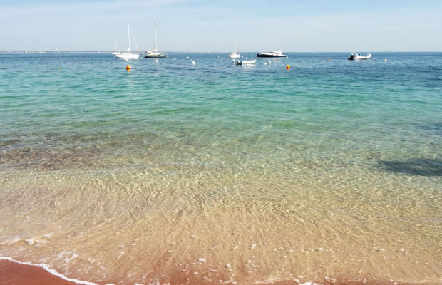Palette de couleurs sur la plage des Sables Rouges à l'île de Groix (Morbihan)