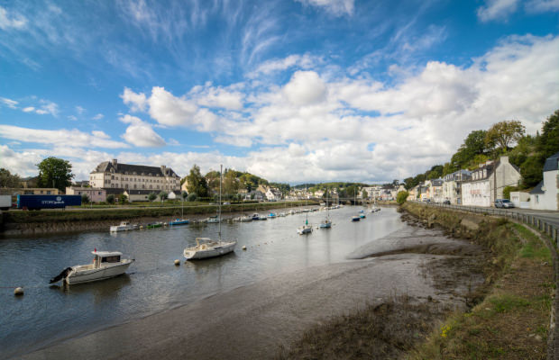 Hennebont et son port sur le Blavet.