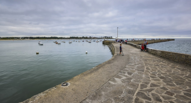 Grande cale et digue du port de Lomener à Ploemeur (Morbihan)
