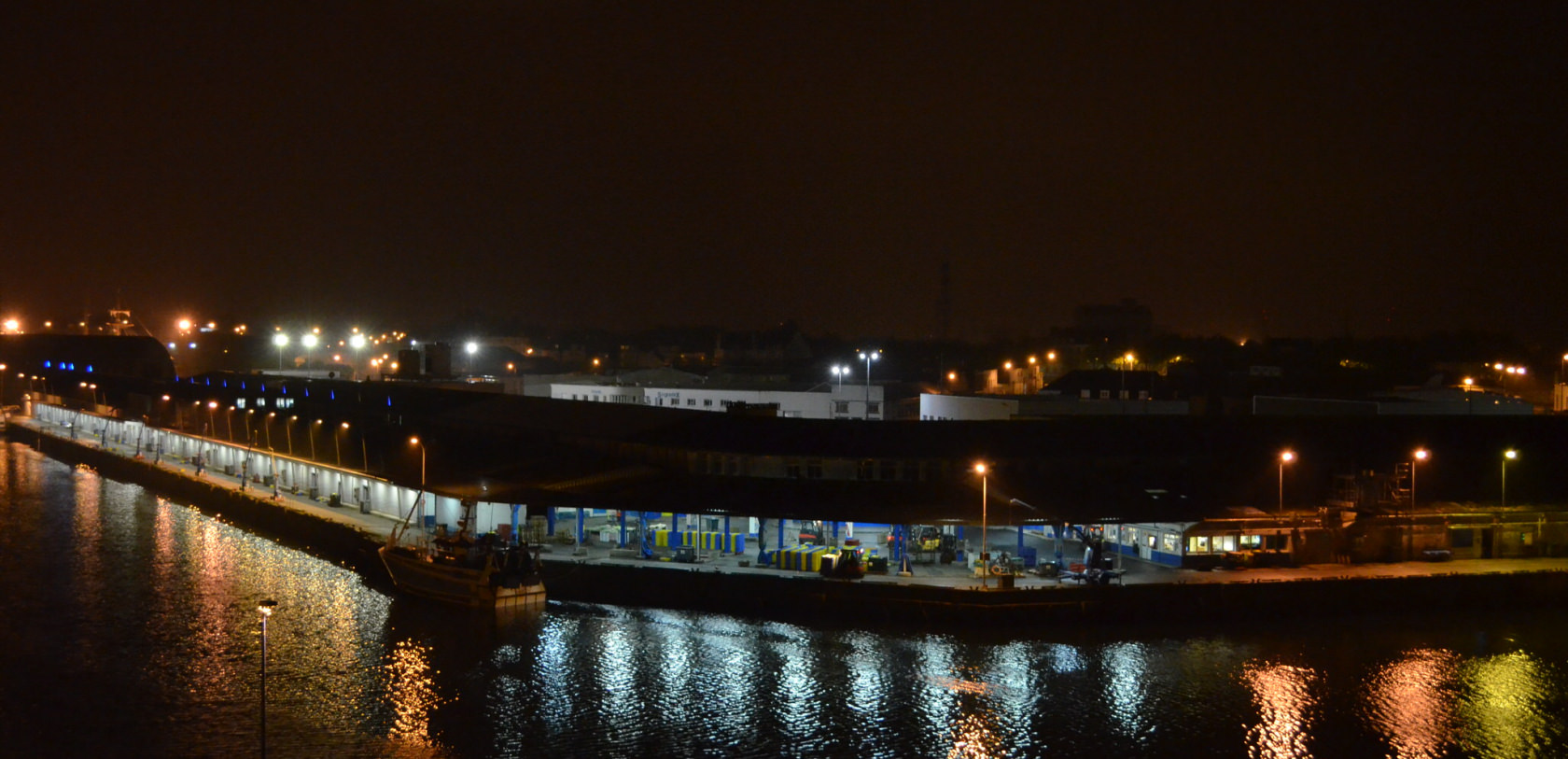 Lorient port de pêche de nuit.