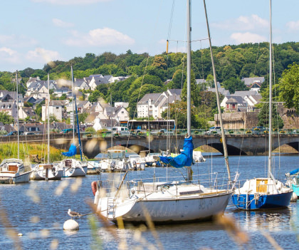 Le port d'Hennebont et le pont Jehanne La Flamme.