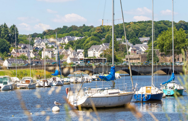 Le port d'Hennebont et le pont Jehanne La Flamme.