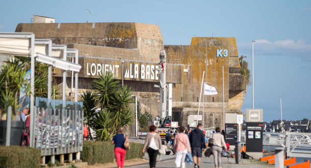 Promenade le long des quais à Lorient La Base