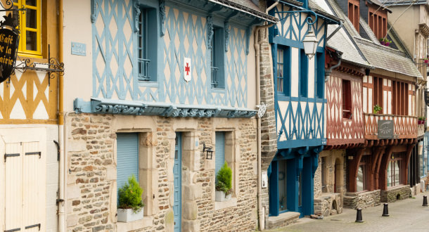 Maisons à pans de bois dans le centre-ville de Josselin, dans le Morbihan (Bretagne Sud)