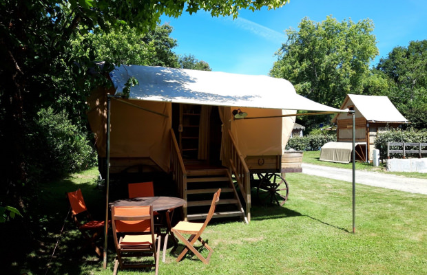 Roulotte du camping Le Petit Bois** à Camors - ©Camping Le Petit Bois - LBST