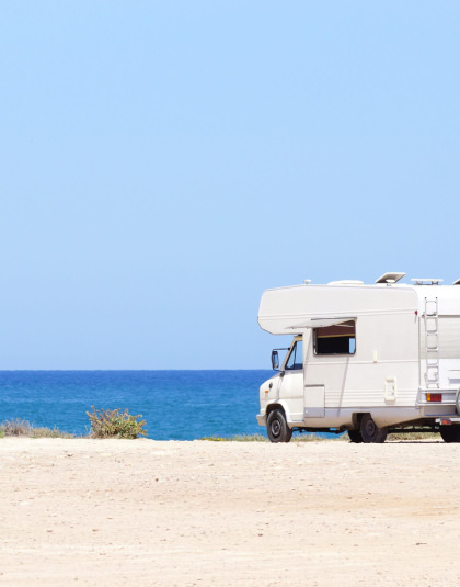 Camping-car face à la mer - ©Shutterstock - LBST