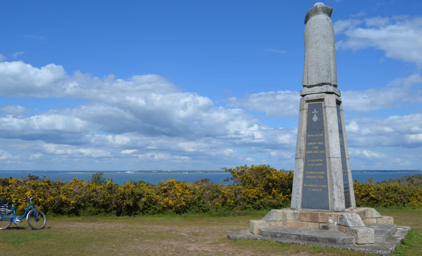 Statue du poète Jean-Pierre Callock à l'île de Groix (Morbihan)