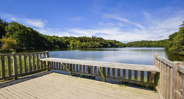 Terrasse sur l'étang du Ter, Ploemeur (Morbihan)