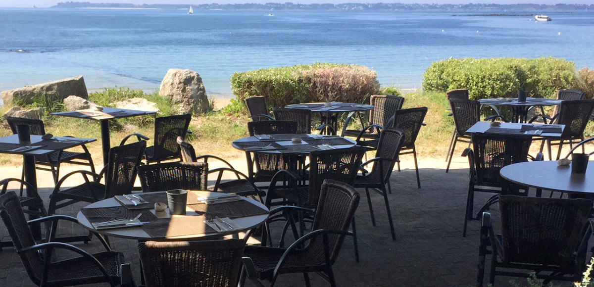 Restaurant Les Mouettes. Kerguélen, terrasse face à la mer, Larmor Plage (Morbihan) ©Les Mouettes. Kerguélen, terrasse face à la mer