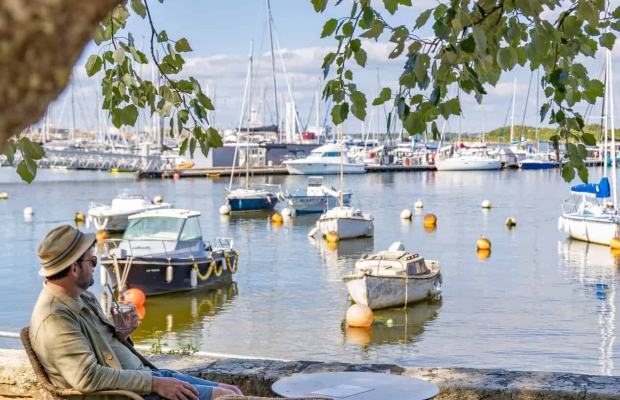 Terrasse de la Villa Margaret au port de Kernével de Larmor-Plage (Morbihan)