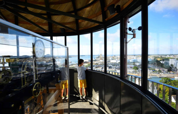 Visite en famille de la Tour de la Découverte avec vue panoramique de Lorient (Morbihan)