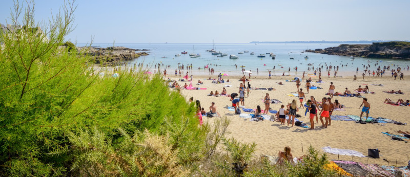 Journée d'été sur la plage du Pérello à Ploemeur (Morbihan)