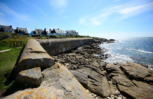 Traces du mur de l'Atlantique sur la plage du Courégant à Ploemeur (Morbihan)