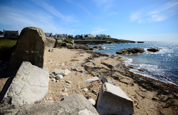 Vestiges du mur de l'Atlantique sur la plage du Courégant à Ploemeur (Morbihan)