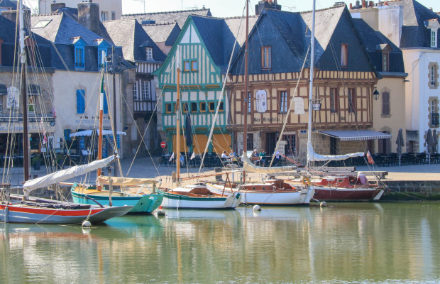 Vieux gréement et maisons médiévales au port Saint-Goustan à Auray (Morbihan)