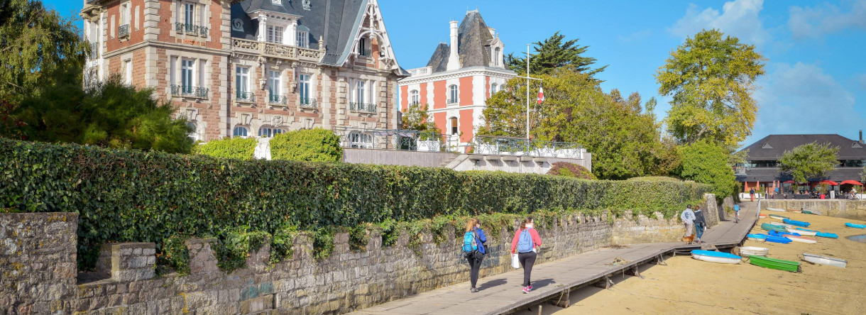 Villa Kerlilon face au port de Kernevel à Larmor-Plage