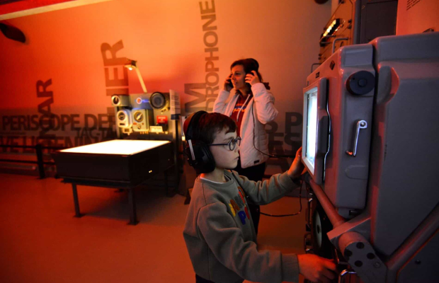 Visite de l'espace interactif du musée du sous-marin Flore S645 à Lorient La Base (Morbihan)