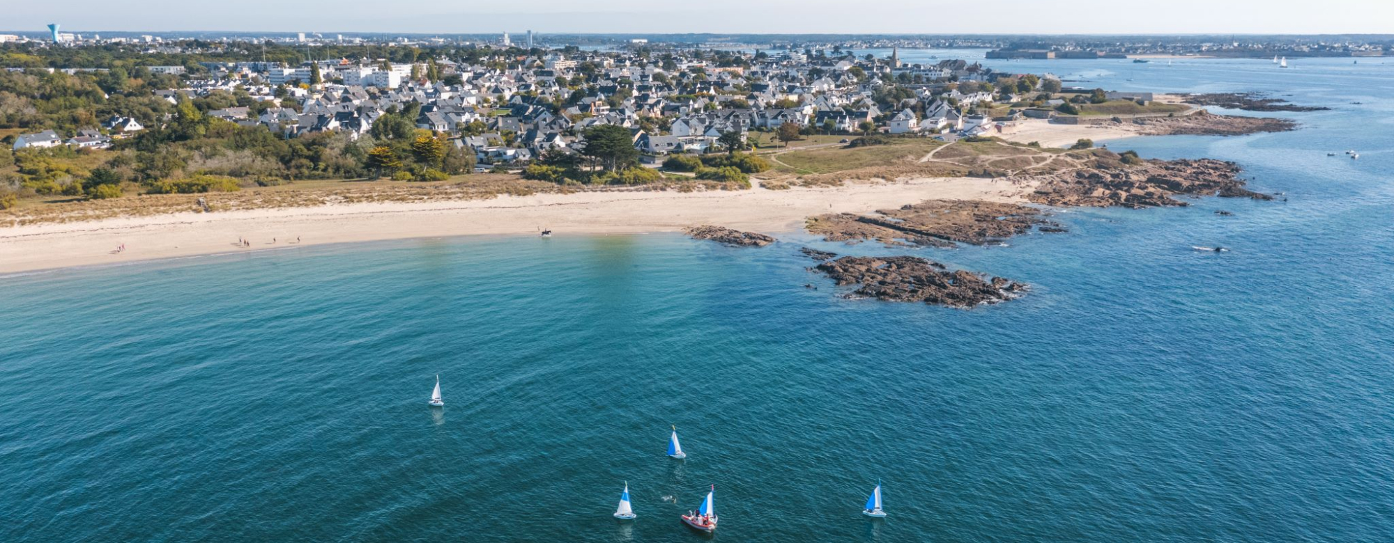 Vue aérienne de la plage de Kerguélen à Larmor-Plage (Morbihan)
