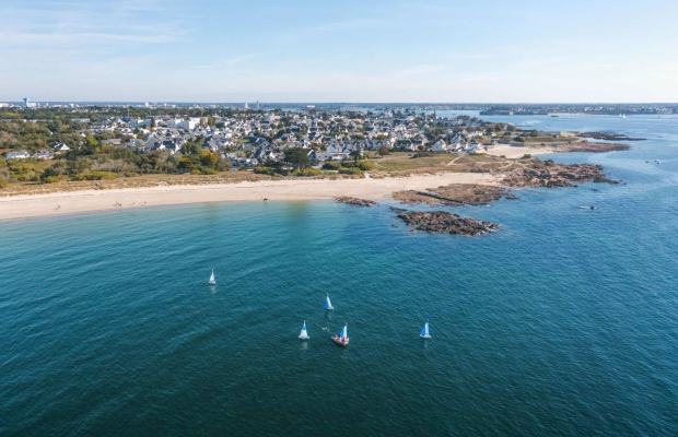 Vue aérienne de la plage de Kerguélen à Larmor-Plage (Morbihan)