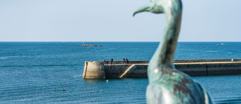 Vue sur la mer depuis le quai Bougainville à Concarneau (Finistère)